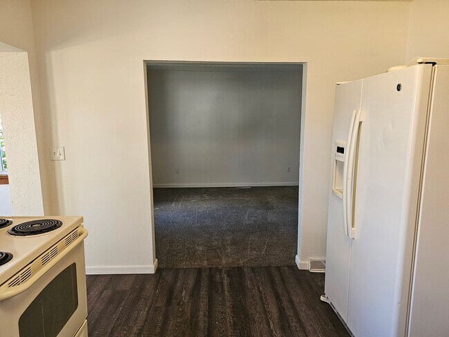 Building Photo - 521-523 Canal St