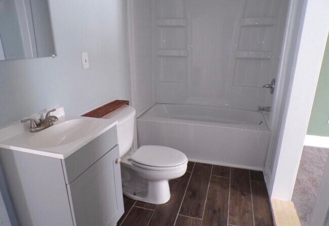 Building Photo - 327 W Thornton St