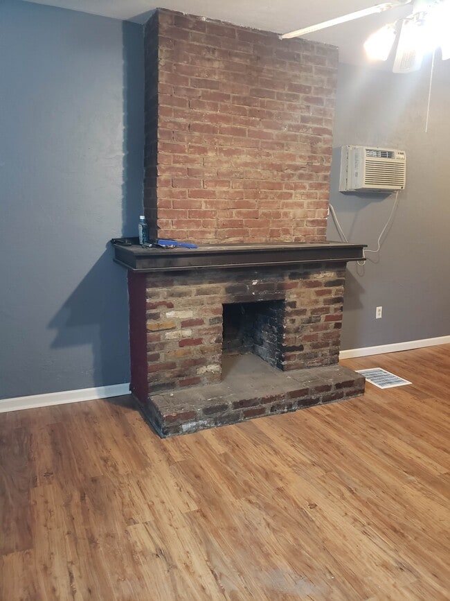 Building Photo - 120 S Graham St