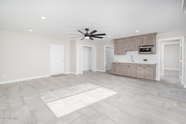 Building Photo - 9209 N 48th Dr