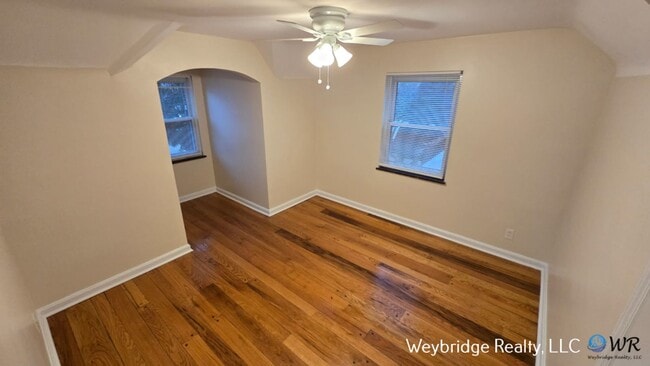 Building Photo - Cozy 2BD 1BTH Cape Cod in College Hill