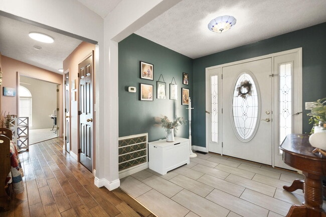 Building Photo - 76 Waterford Way