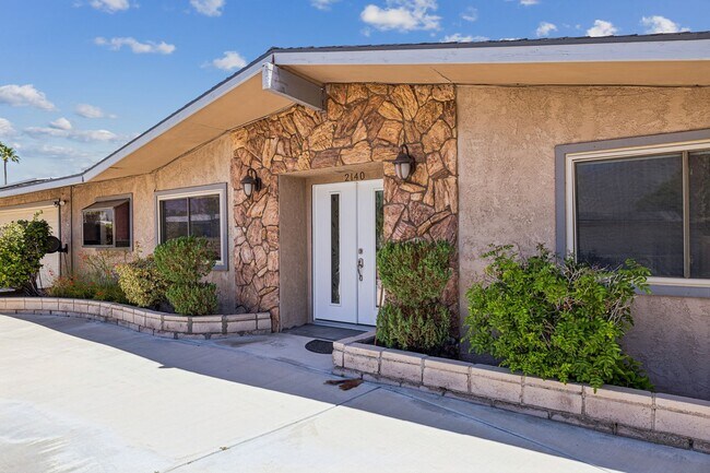 Building Photo - 3 Bed / 2 Bath Home with Bonus Room, Pool ...