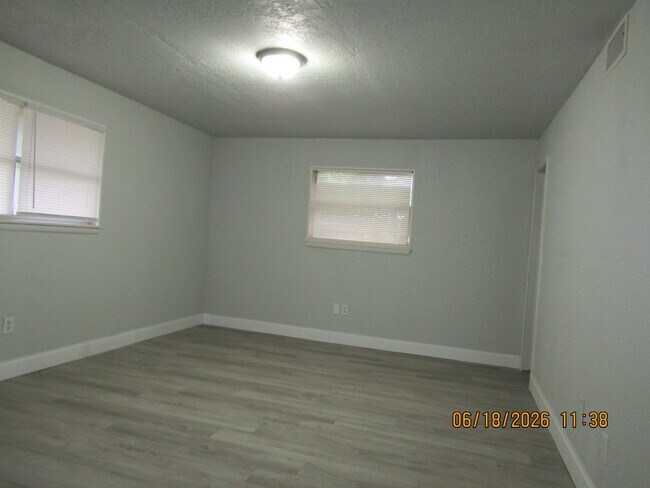 Building Photo - Freshly Painted/New Flooring home located closed to downtown Lawton/Ft. Sill