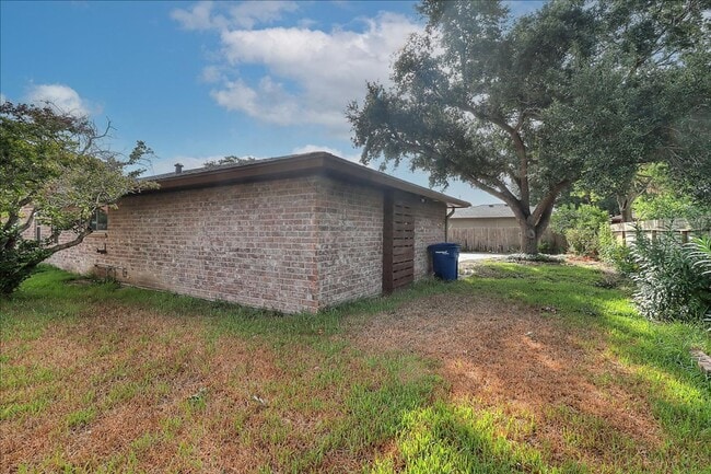 Building Photo - 5530 Tahoe Cir