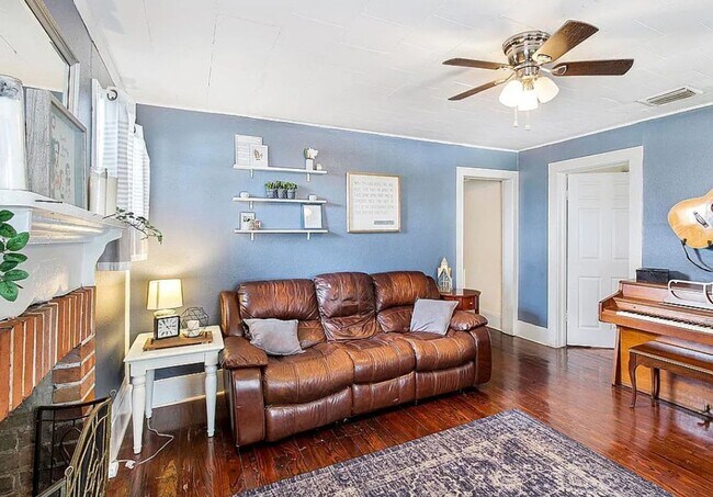 Building Photo - Charming 3-Bedroom Cottage in the Heart of Leesburg!