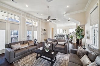 Building Photo - 9455 Fannin St