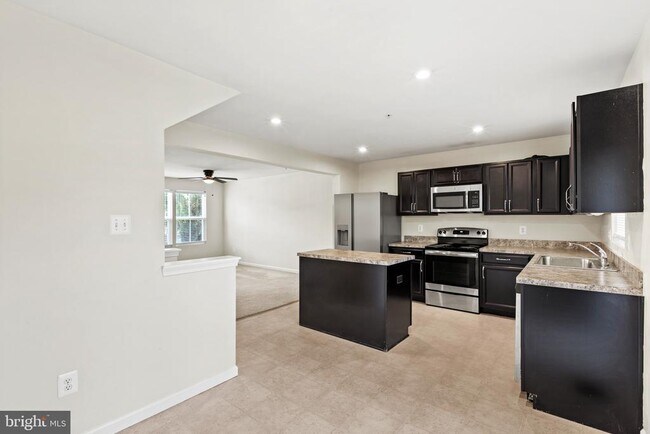 Building Photo - 46310 Creeping Primrose Ln