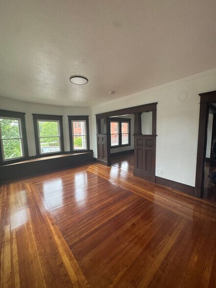 Building Photo - 664 Chicopee St
