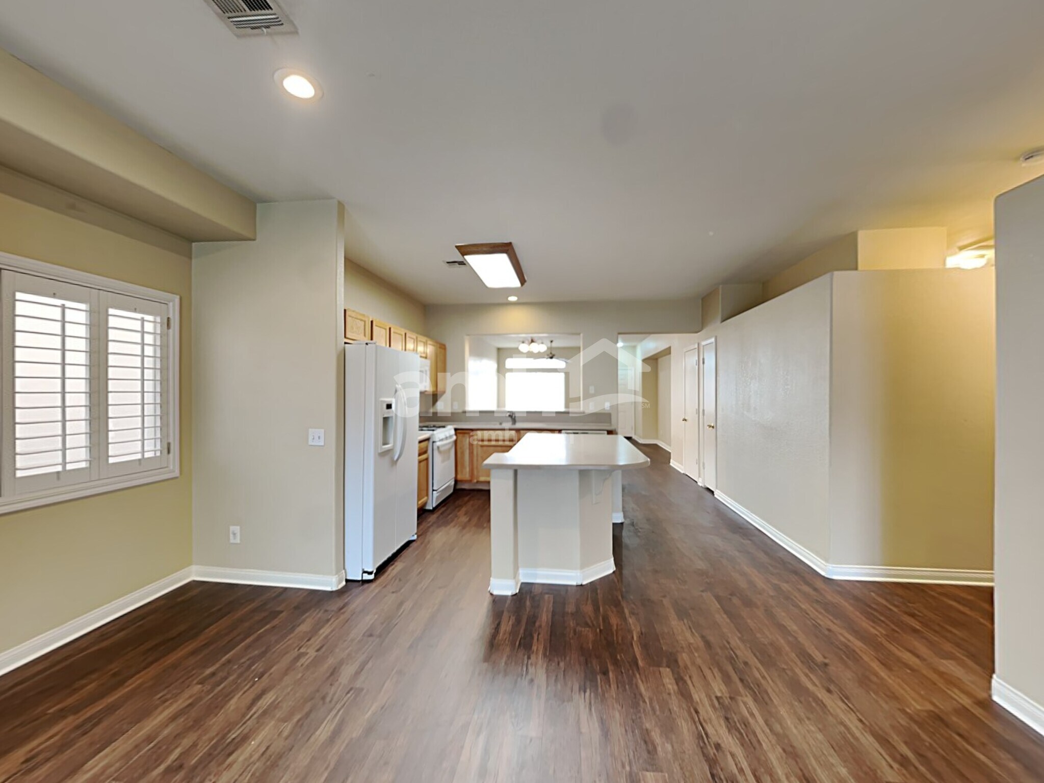 Building Photo - 1852 E Pyle Ave