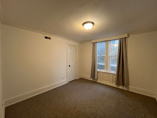 Building Photo - Charming 3 Bed 3.5 Bath home in Southwest ...