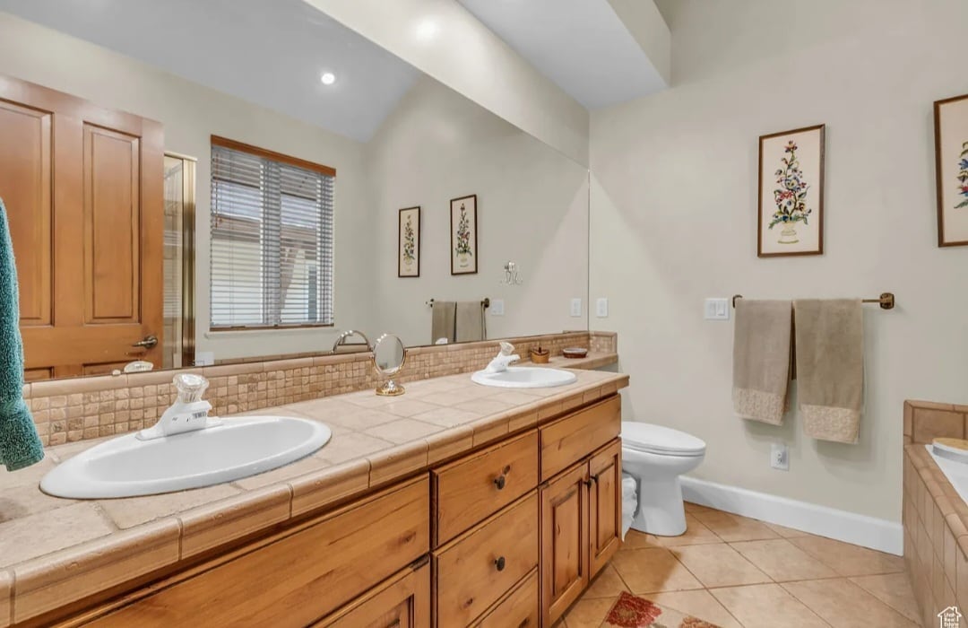 Master Bath - 77 W Village Ct