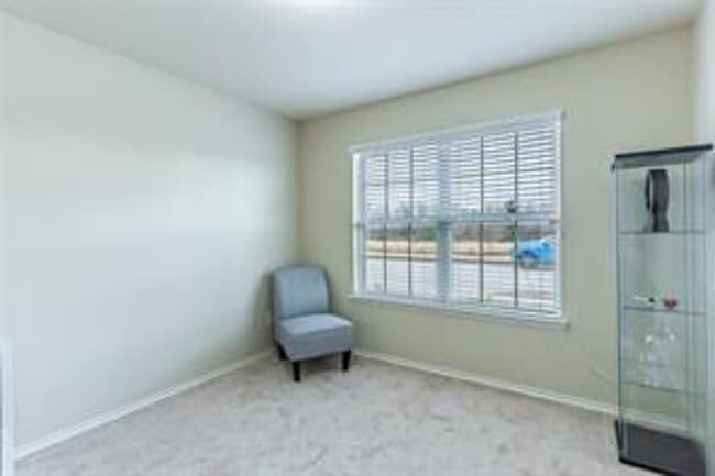 Building Photo - Single-family beautiful home has 5 bedroom...