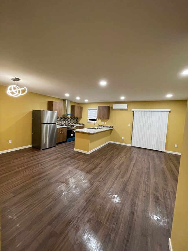 Building Photo - 5715 NE 74th Ct