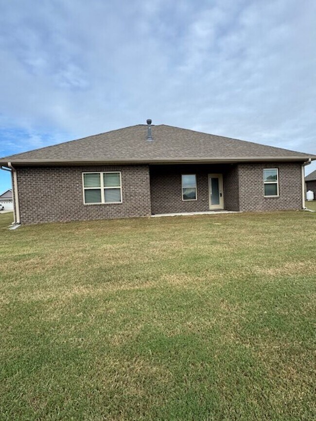 Building Photo - 208 S Merganser Dr