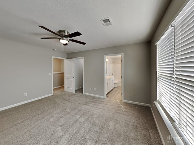 Building Photo - 208 Chestnut Oak Ln