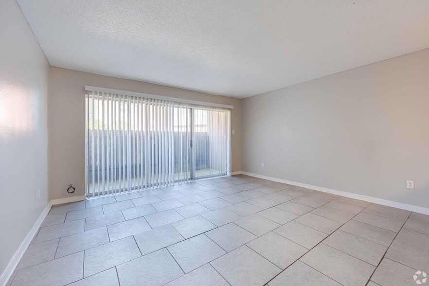Interior Photo - Seasons & Woodale Apartments