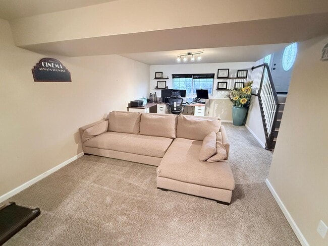 Building Photo - 806 Hawks Cir Dr