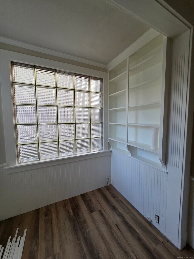 Building Photo - 32 Channing St