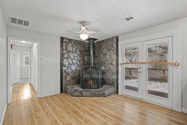 Building Photo - 13 Hearthwood Ct