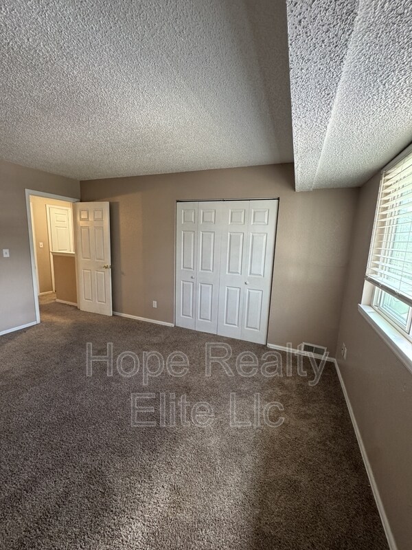 Building Photo - 2522 Knob Hill Ct