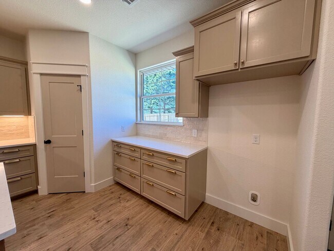 Building Photo - 509 Waggoner Ln