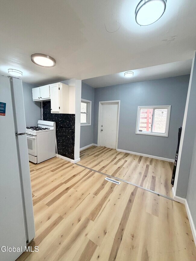 Building Photo - 247 Elk St