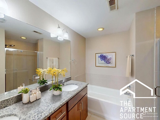 Building Photo - 1342 W Randolph St