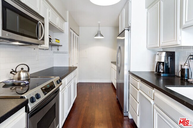 Building Photo - 1340 S Beverly Glen Blvd