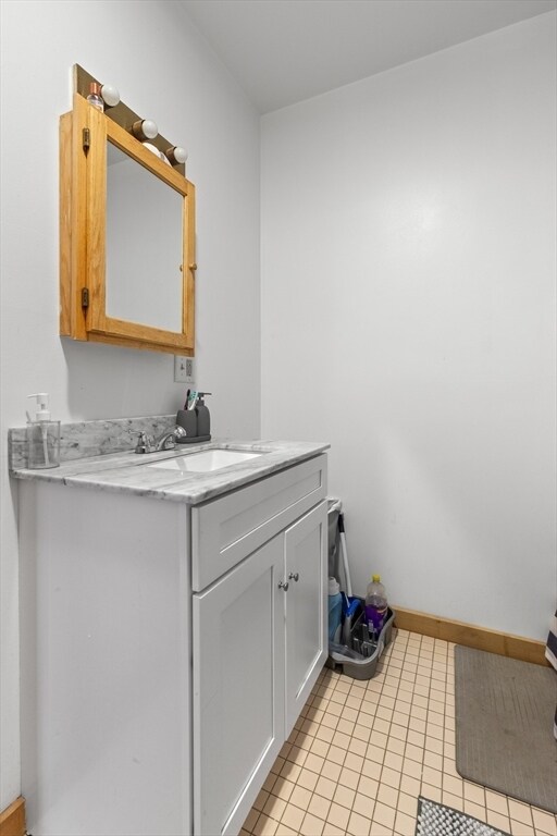 Building Photo - 100-102 Main St