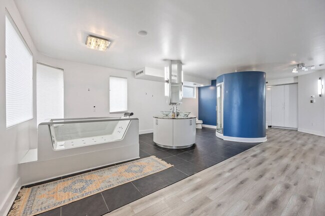 Building Photo - 873 S Atlantic Ave