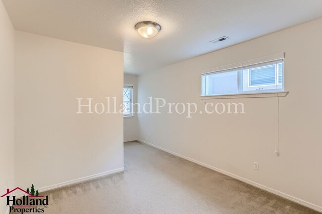 Building Photo - Spacious 3-Bedroom Home with High Ceilings...