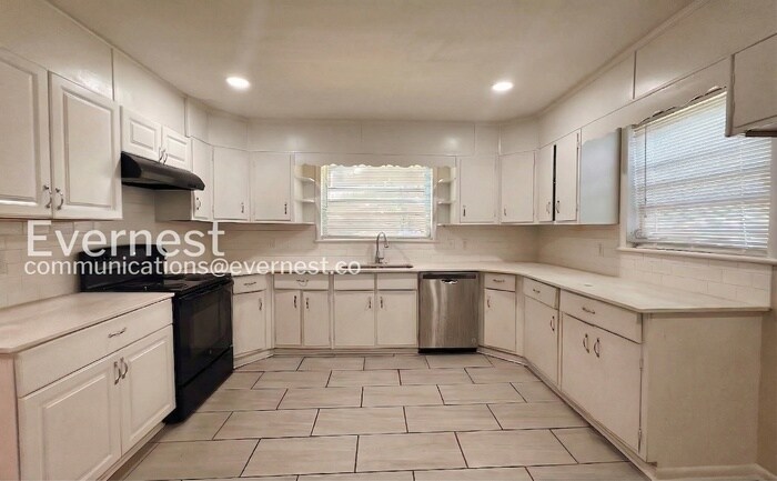 Building Photo - 2120 47th Place Ensley