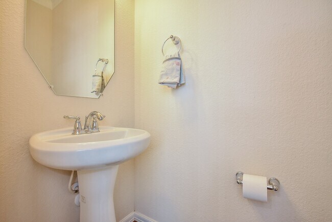 Building Photo - 3419 Clearview Villa Way
