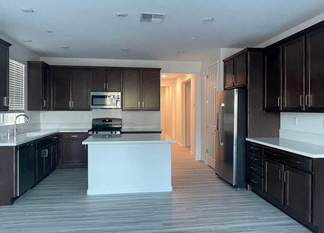 Building Photo - 3 Bed 2 Ba 2 Car