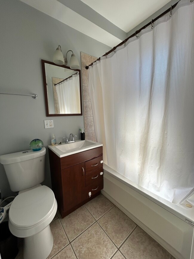 Building Photo - 2253 West Rosemont-3