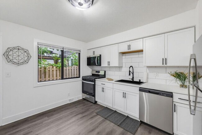 Building Photo - 2034 S 81st St