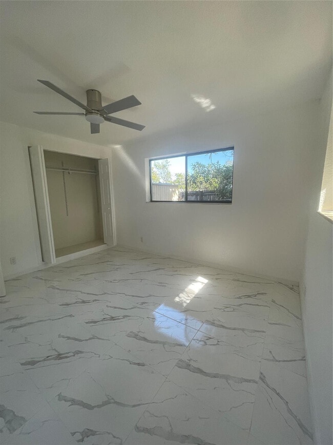 Building Photo - 730 NE 23rd Pl