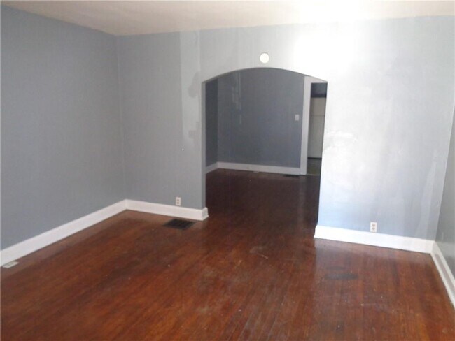 Building Photo - 812 N Bradley Ave