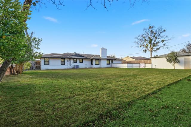 Building Photo - 6207 Royal Ln