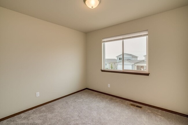 Building Photo - Fantastic 3-Bed, 2.5 Bath with 2-car garage!
