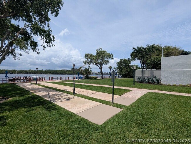 Building Photo - 2121 N Ocean Blvd