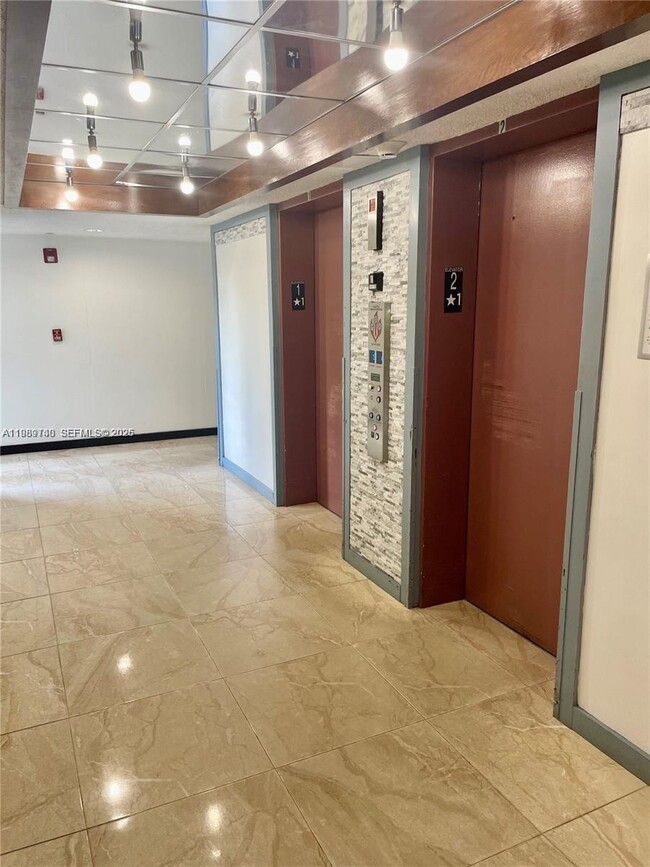 Building Photo - 17890 W Dixie Hwy