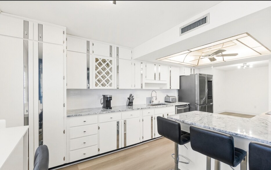 Building Photo - 3003 S Atlantic Ave