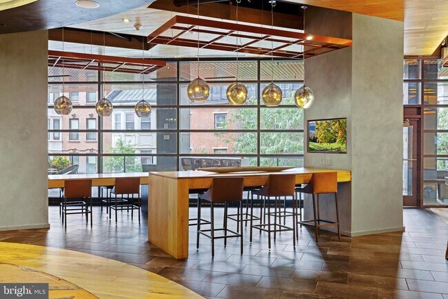 Building Photo - 1213 Walnut St