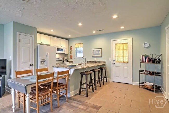 Building Photo - 130 Ropemaker Ln