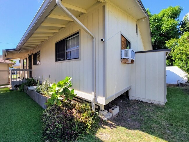 Building Photo - 6164 Kalaniana?ole Hwy