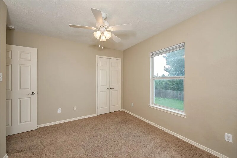 Building Photo - 711 Mockingbird St