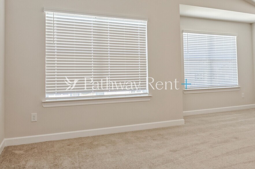Building Photo - 3514 Quintana Dr