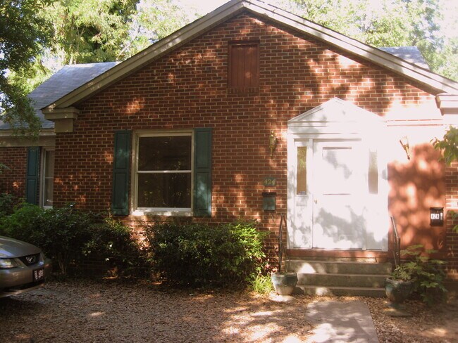 Building Photo - 424 S Holly St